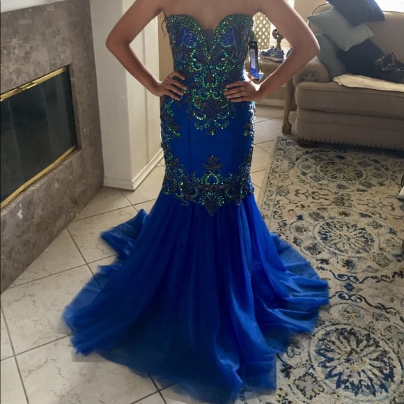 PROM DRESS - Picture 2 of 4